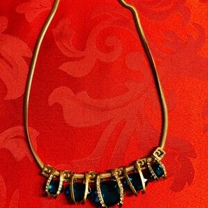 Necklace (not gold, not diamant, not sapphire) new